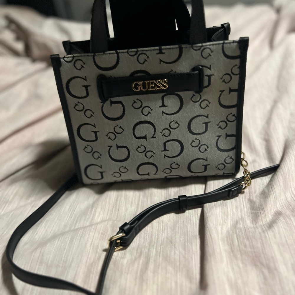 Guses cross body bag
